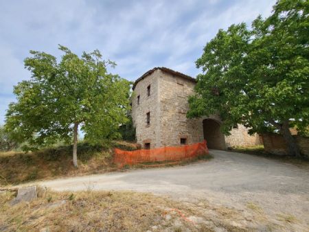 For Sale Farm CHIANTI. Property to be restored for sale, comprising a semi-detached house spreading over two...